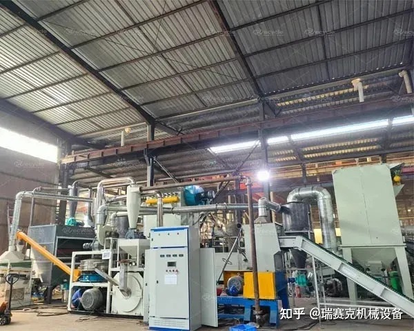 廢舊光伏板組件報(bào)廢的背后是商業(yè)價(jià)值的存在